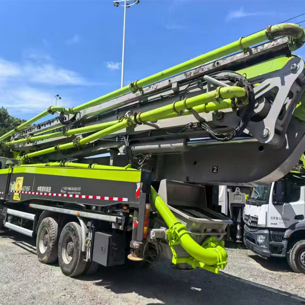 Concrete pump