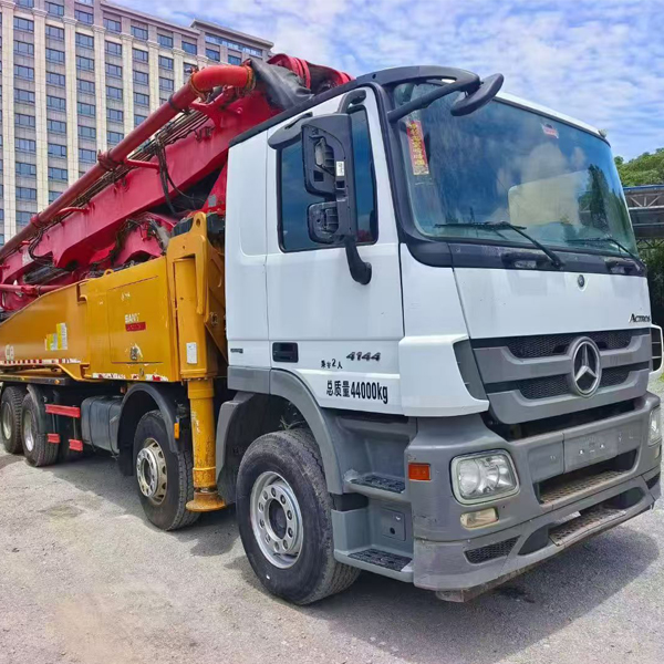Concrete pump