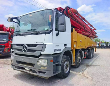 Concrete pump